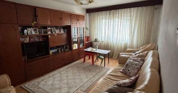 Dacia, de vanzare apartament 3 camere, decomandat, gaze