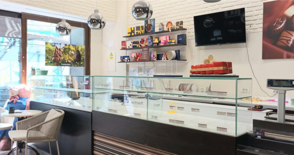 Spatiu comercial cu vitrina - P - ta Unirii