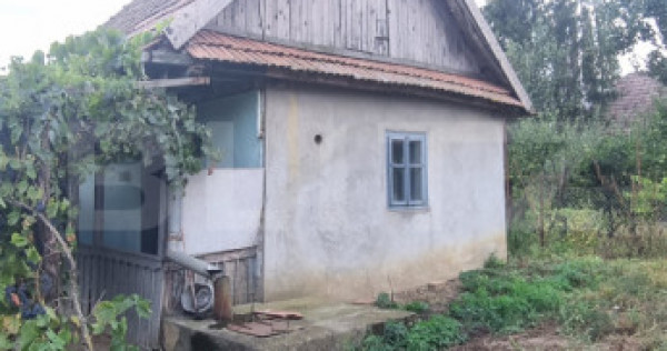 Casa 2 corpuri si anexe, 69 mp, zona Tritenii de Sus