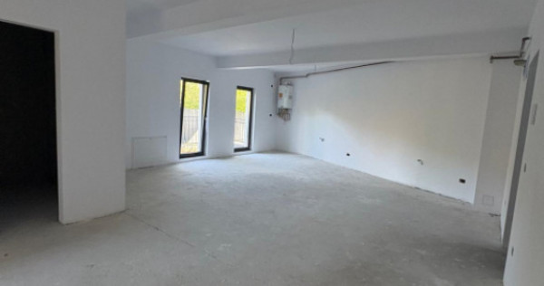 Apartament 3 camere, 83 mp, zona Nord - Est