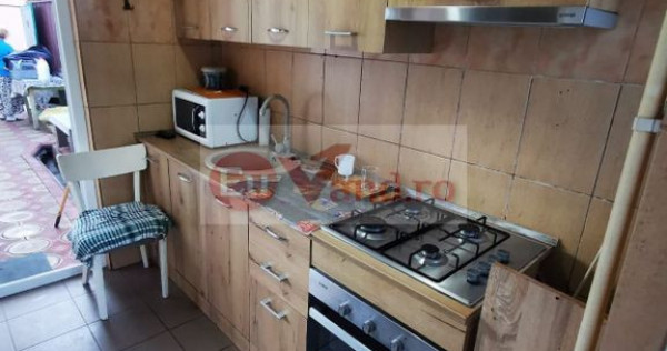 De inchiriat casa cu 2 camere, strada Romana, 320 euro