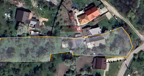 Casă de v&acirc;nzare &icirc;n zona C&acirc;mpulung &icirc;nconjurată de na...