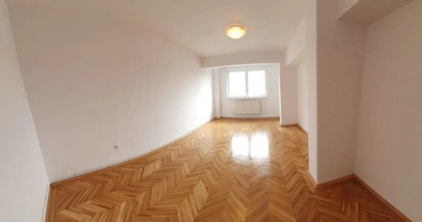 Vand apartament superb Ultracentral cu 4 camere,2 bai,spatios luminos