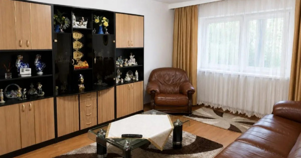 Inchiriez apart 3 camere Faleza nord