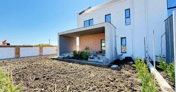COMISION 0% Triplex cu 4 camere de vanzare in Sacalaz, zona