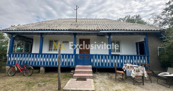 Casă bătr&acirc;nească și teren generos 1172 mp, Pădureți (25 km de Pitești)