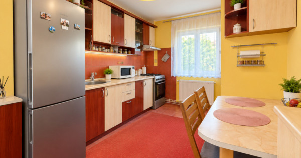 Apartament cu 3 camere, centrala proprie, de inchiriat &ndash; Z