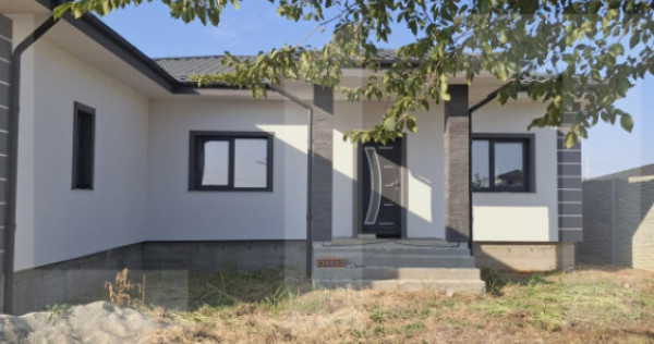 Casă spațioasă cu garaj și teren 700 mp &ndash; la roșu sau