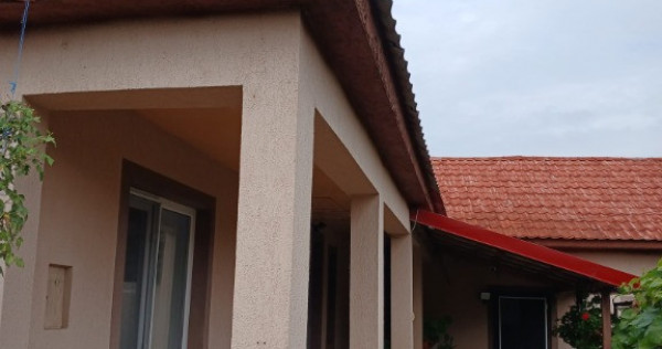 Casa renovata recent,cu toate utilitatile