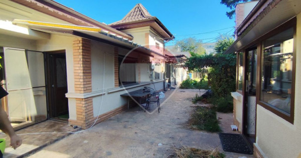 CASA 6 CAMERE CHITILA ,TEREN 590 MP, PANOURI 12 KW ,GARAJ