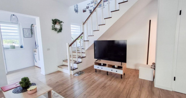Casa tip duplex cu 3 camere de vanzare in Bucovat