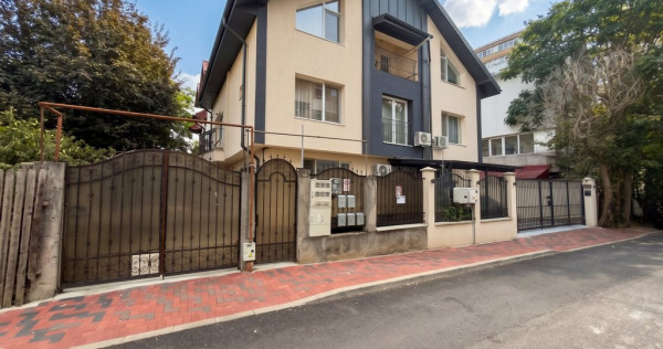 Apartament &icirc;n vilă cu curte, etaj 1