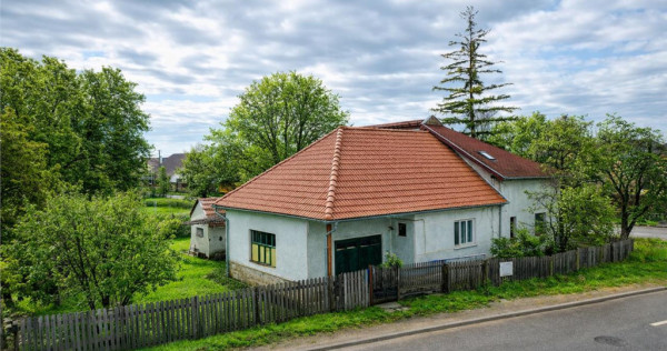 Casa traditionala, cu 709 mp teren intravilan zona apreciabi