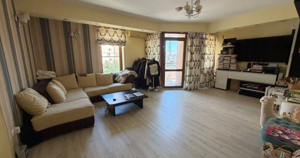 Apartament 3 camere cu 3 balcoane loc de parcare bloc nou Compozitorilor