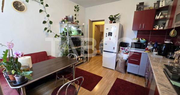 Apartament decomandat de vanzare 2 camere 64 mpu balcon Seli
