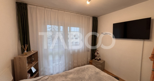 Apartament decomandat 3 camere de vanzare etaj 2 Valea Aur