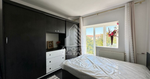 Apartament cu 3 camere, decomandat, zona Lipovei