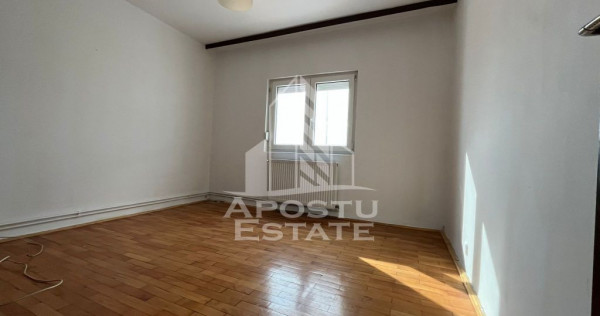 Apartament cu 3 camere, 2 bai, decomandat, centrala proprie, Sagulu