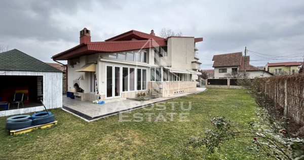 Vila P+2E, 6 camere, 3 bai, garaj dublu, zona Lipovei
