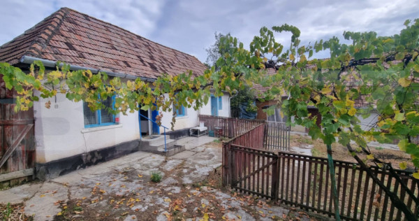 Casa cu doua corpuri, 63 mp, zona Boian
