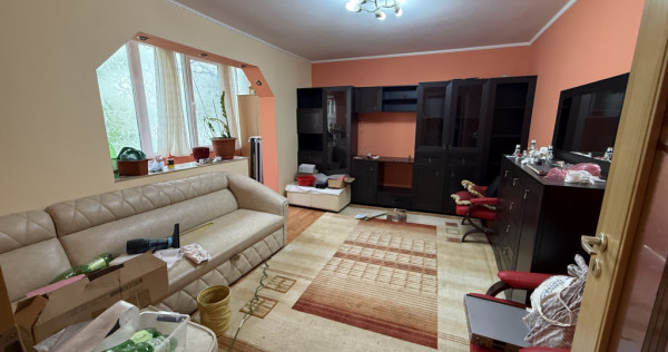 Apartament cu 3 camere, decomandat, 68 mp utili, etaj 1 - Gi