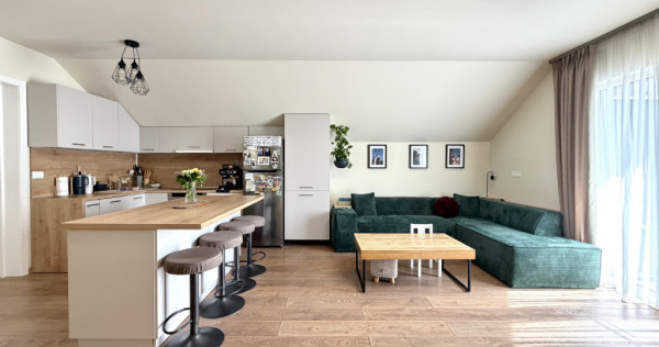 Apartament spatios, 3 camere, pod amenajat, zona centrala Du