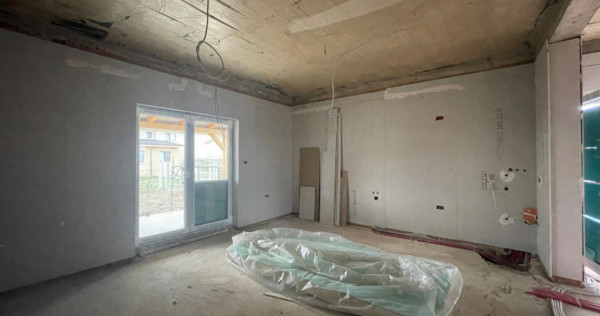 Duplex 4 camere despartit prin camera tehnica Calea Medves M