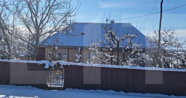 Casă de v&acirc;nzare, 50 mp, zona Centrală - Călinești