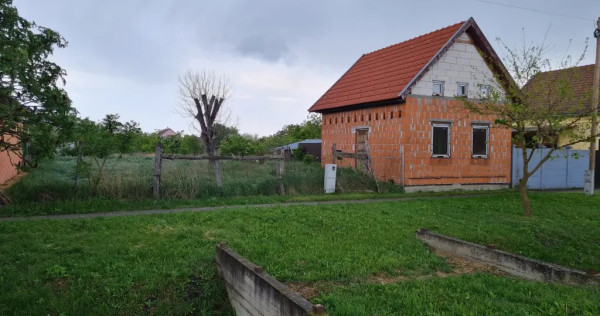 Teren 50mp cu casa neterminata in Batania, Ungaria
