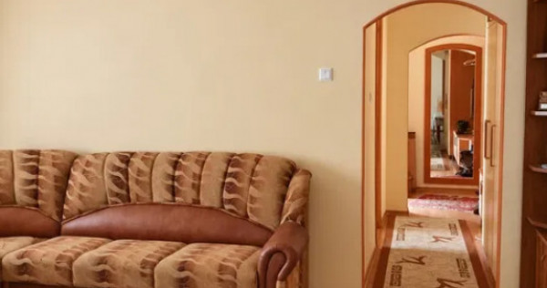 Apartament Cu 3 Camere Semidecomandate Zona Burdujeni - Cuza Voda 2