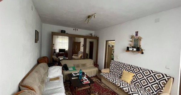 Casa 3 Camere, Strada Zambilelor
