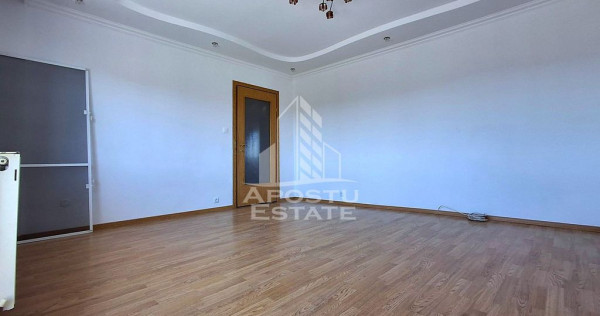 Apartament 3 camere,decomandat, nemobilat, Confectii