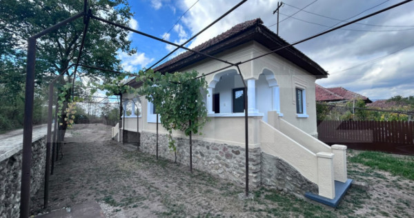 Casa cu teren 1000mp-Zona Lelesti