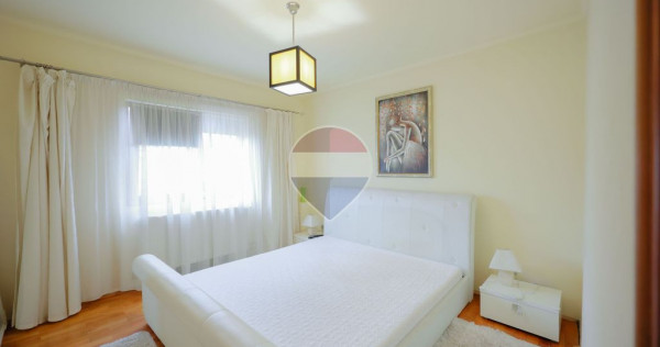 De v&acirc;nzare apartament cu 3 camere, &icirc;n zona Decebal