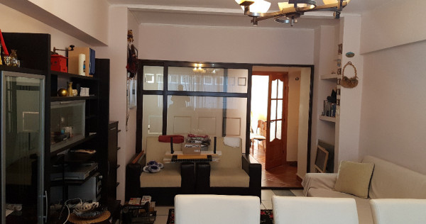 Apartament trei camere, mobilat si utilat, etaj 1, km 0