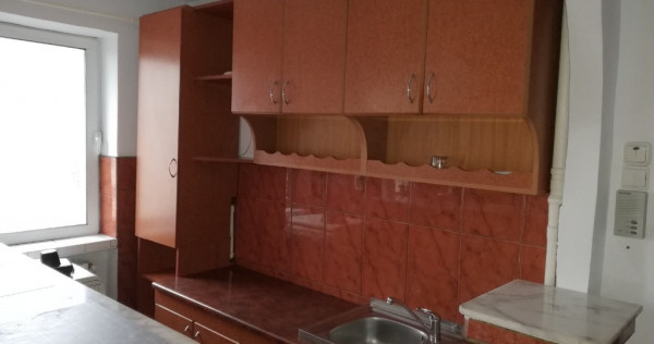Marasesti-Apartament 3 camere,cu centrala,mobilat,300Euro