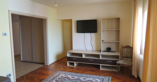 Apartament 3 camere amenajat - Zona Vlaicu