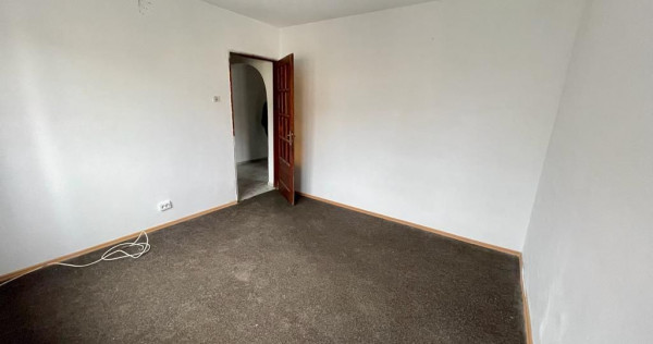 Apartament decomandat cu 3 camere in zona Girocului