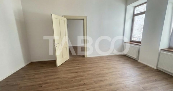Apartament renovat cu 3 camere 65 mpu etaj 1 Centrul Istori