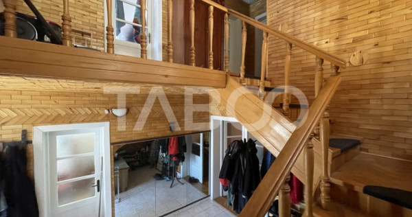 Casa de vanzare 5 camere 4 bai D+P+1E 250 mpu terasa Cetate