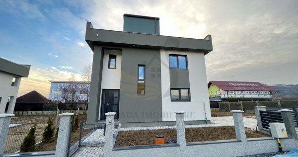 Case individuale, în roșu/la cheie, 120 mp + 60 mp rooftop