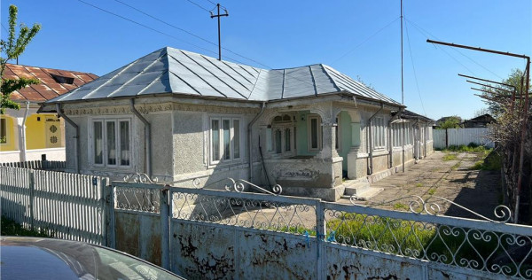 Casa batraneasca teren 1881 mp de in Sat Milcovul