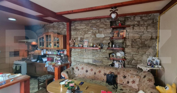 Casă de v&acirc;nzare,zonă bună