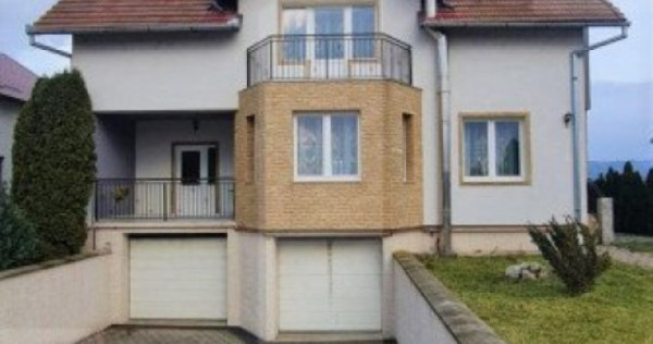 Casa individuala 277 mp, 3 dormitoare, teren 2500 mp, Campia