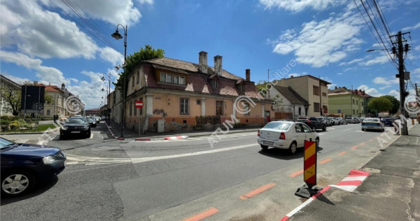 Casa pretabila investitie 13 camere pivnita si curte individ