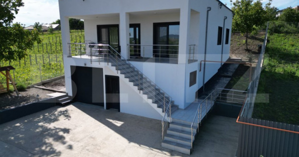 Casa 4 camere, 200 mp, 1050 mp teren, zona Ciurbesti