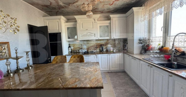 Penthouse ,4 camere , 177 mp , zona centrala ,Radauti