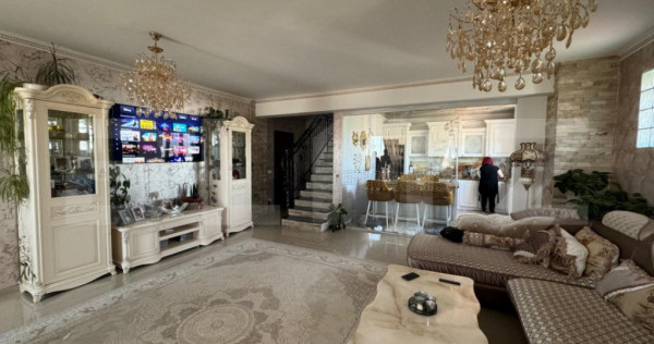 Penthouse ,4 camere , 177 mp , zona centrala ,Radauti