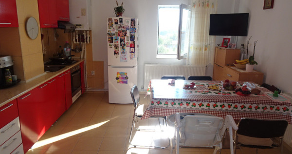 Vand apartament 2 camere decomandat in Deva, zona Garii, et. 3,