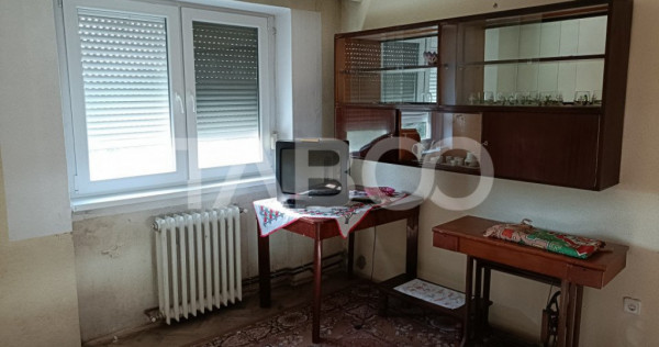 Apartament decomandat 3 camere 48 mpu balcon etaj 2 Sebes Al